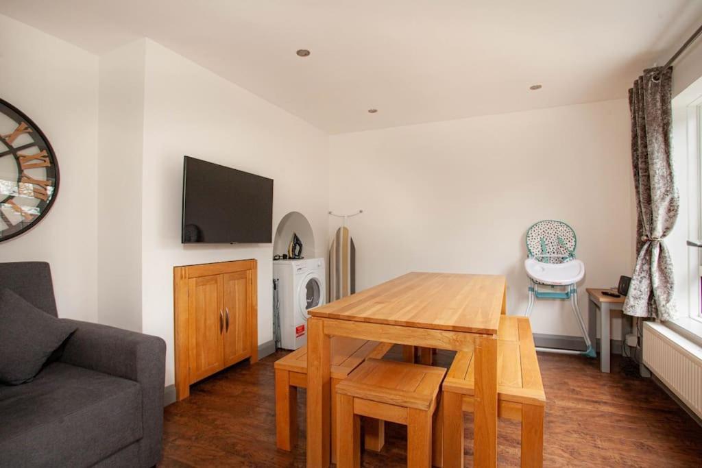 Three Bedroom House, Driveway, Bracknell Centre Exterior foto