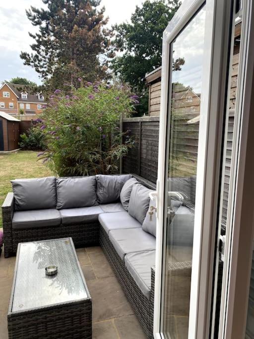 Three Bedroom House, Driveway, Bracknell Centre Exterior foto